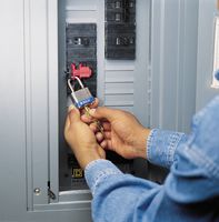 UNIVERSAL MULTI-POLE BREAKER LOCKOUT PK1 - CIERRE BLOQUEO DISYUNTOR, NEGRO/ROJO